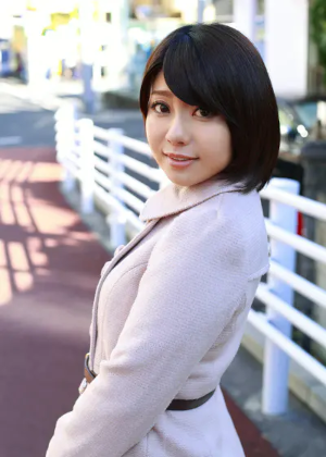 マスクの下にボールギャグ猿轡をした人妻を不倫調教するAV動画『恋する花嫁＋ 安西栞』