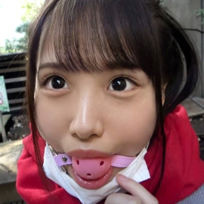 鈴音杏夏がマスクの下にピンクのボールギャグ猿轡を着けるAVアイキャッチ