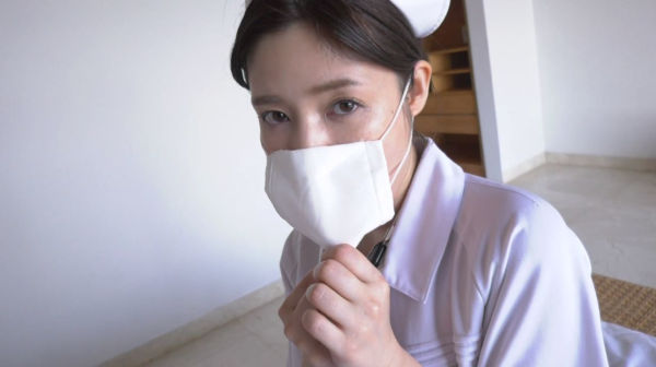古崎瞳のイメージビデオ『瞳の中へ』でのガーゼマスクフェチなイメージプレイ画像